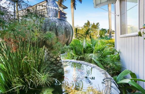 Maroochydore Hotel | Inviting Wunpalm Motel & Cabins with Pool and Late Check-In