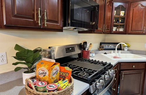 Morgantown House | Cozy WVU Mini-Château: Steps from Stadium and Hot Tub
