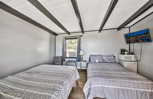 Walker Hotel | Explore WWM 5: Swim, Fish & Hike in the Eastern Sierras