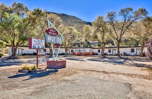 Walker Hotel | Pet-Friendly West Walker Motel Room 6 in Coleville Awaits