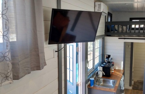 Walker House | Cozy WWM Eastern Sierra Tiny House with Great Amenities