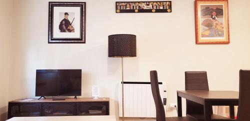 Leon Apartment | Guest Rated 9.3: Peñalba with Convenient Parking