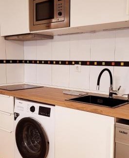 Leon Apartment | Guest Rated 9.3: Peñalba with Convenient Parking