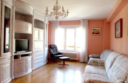 Leon Apartment | Discover Parques de la Catedral with Free Private Parking