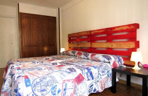 Leon Apartment | Discover Parques de la Catedral with Free Private Parking