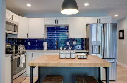Shawnee Hills House | Wyandotte Way - Family-Friendly Suite with Pool & Breakfast
