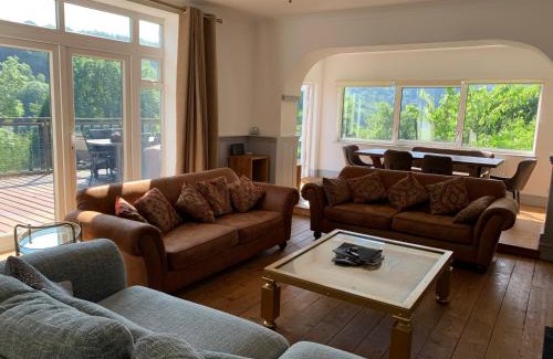 Symonds Yat House | Pet-Friendly Retreat at Wye Valley Lodge - Rated 9.1/10