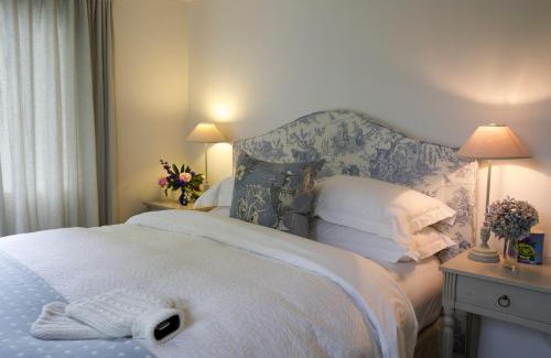 Greytown House | Elegant Wyett Annex: Guest Rated 9.8 with Restaurant Access