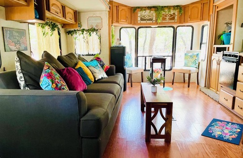 Kyle House | Discover Wyld Kyle Country Style: Family-Friendly Retreat