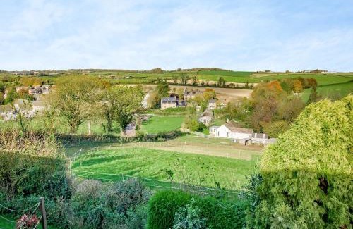 Littlebredy House | Welcoming Wylye Croft: Your Ideal Family Retreat