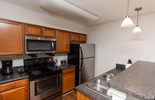 Coliseum Central Apartment | Cozy Wyndham 915: Ideal Getaway for Couples with Pool