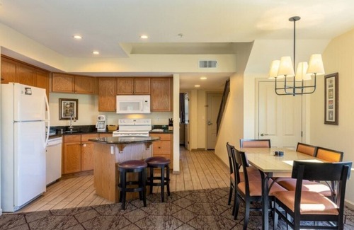 Angels Camp Condo | Wyndham Angels Camp: Family-Friendly Retreat with Pool & Spa