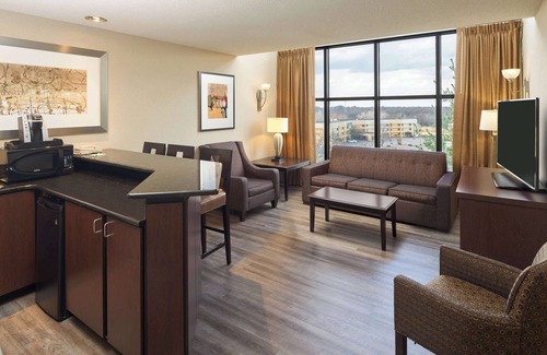 Columbia Hotel | Inviting Holiday Inn Executive Center-Columbia Mall Stay