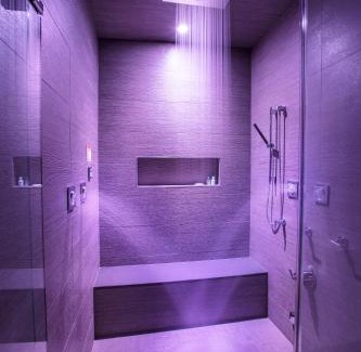 Downtown Niagara Falls Hotel | Relaxing Getaway at Wyndham Garden Niagara Falls