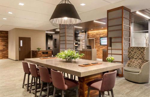 Downtown Niagara Falls Hotel | Relaxing Getaway at Wyndham Garden Niagara Falls