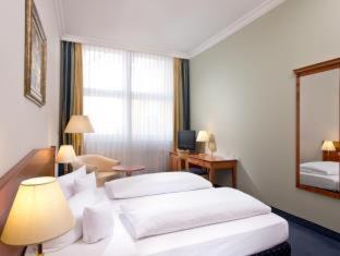 Gesundbrunnen Hotel | Pet-Friendly Wyndham Garden Berlin Mitte with Breakfast Included