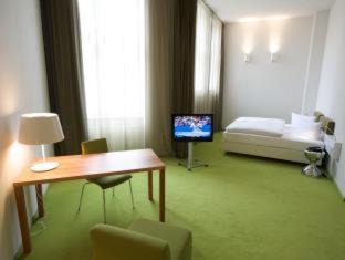 Gesundbrunnen Hotel | Pet-Friendly Wyndham Garden Berlin Mitte with Breakfast Included