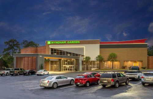 Dentsville Hotel | Family-Friendly Wyndham Garden Columbia with Pool & Hot Tub