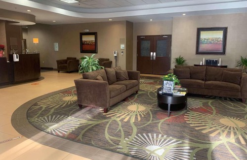 Dover Hotel | Oceanfront Escape at Wyndham Garden Dover with Hot Tub