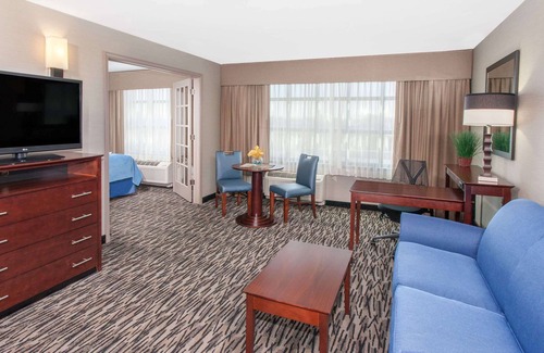 Elk Grove Village Hotel | Comfortable Stay at Wyndham Garden Elk Grove Village/O'Hare