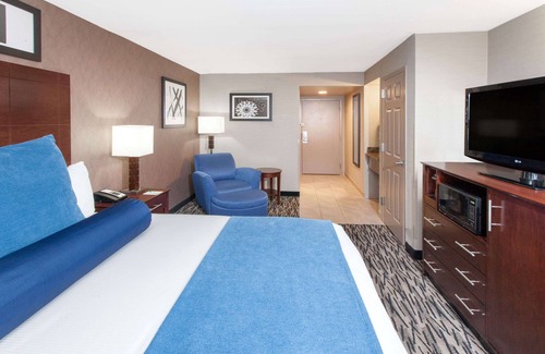 Elk Grove Village Hotel | Comfortable Stay at Wyndham Garden Elk Grove Village/O'Hare