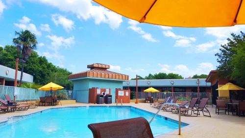 Parker Lane Hotel | Pet-Friendly Retreat at Wyndham Garden Hotel Austin
