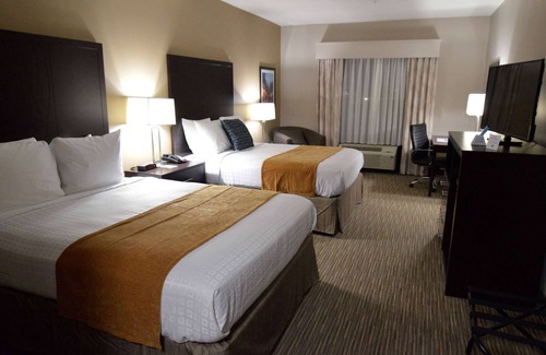 New Roads Hotel | Discover Best Western False River Hotel with Pool & Breakfast