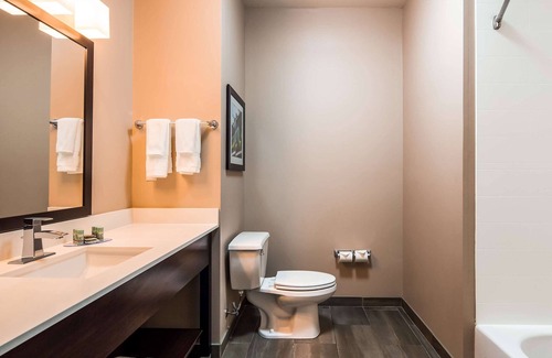New Roads Hotel | Discover Best Western False River Hotel with Pool & Breakfast