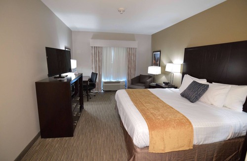 New Roads Hotel | Discover Best Western False River Hotel with Pool & Breakfast