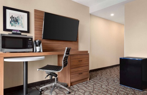 Fallsview Hotel | Relaxing Wyndham Garden Niagara Falls with Pool & Spa
