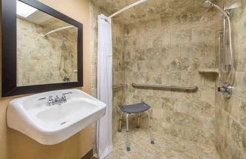 Wheatland Hotel | Convenient Wyndham Garden Oklahoma City: Pool, Spa & More