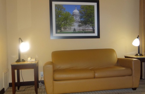 Wheatland Hotel | Convenient Wyndham Garden Oklahoma City: Pool, Spa & More