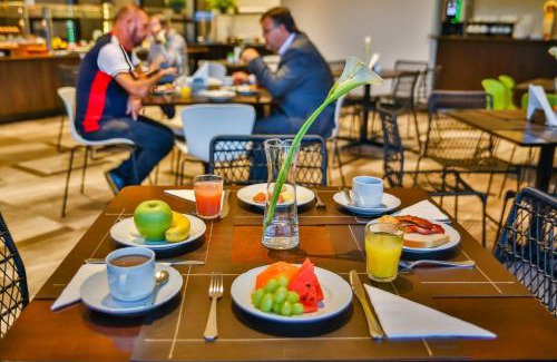 Jardim Botanico Hotel | Comfort and Convenience at Wyndham Garden Ribeirão Preto
