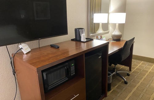 Warsaw Hotel | Discover Comfort at Wyndham Garden Warsaw with Pool & Spa
