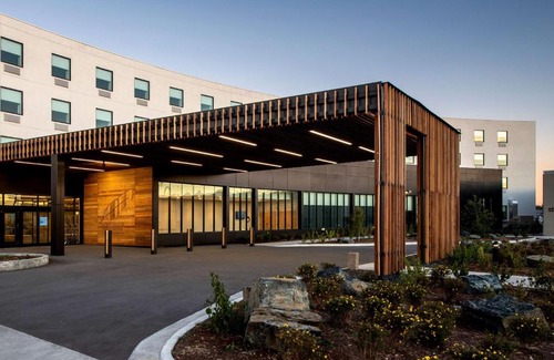 Winnipeg Hotel | Eco-Friendly Wyndham Garden Winnipeg Airport with Pool Access