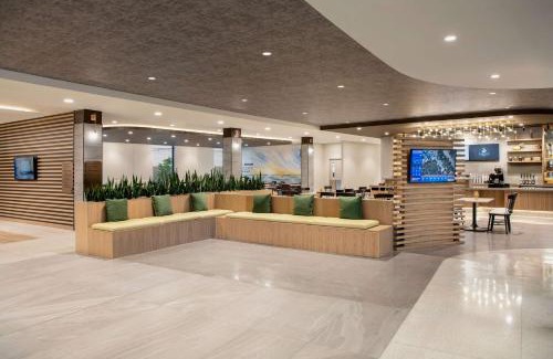 Winnipeg Hotel | Eco-Friendly Wyndham Garden Winnipeg Airport with Pool Access