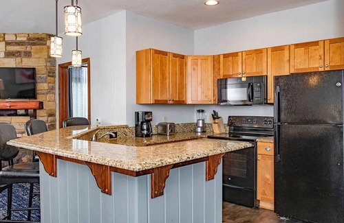 Lake Delton Apartment | Wyndham Glacier Canyon: 2 Bedroom Suite & Water Park Access
