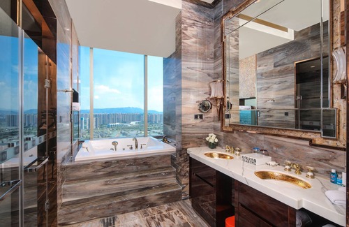 Foshan Hotel | Relax at Wyndham Grand Foshan Gaoming with Pool & Spa