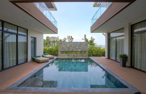 Cam Ranh Hotel | Elegant Wyndham Grand KN Paradise Cam Ranh with Ocean Views