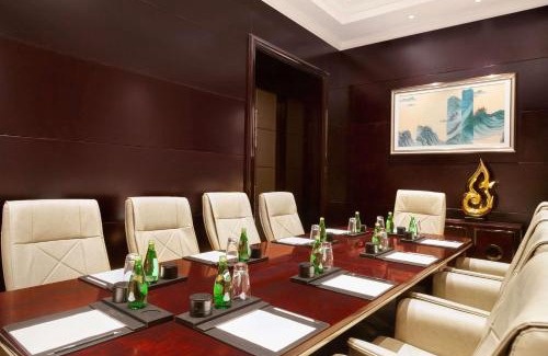 Yanta Qu Hotel | Elegant Wyndham Grand Xi'an Residence with Private Pool