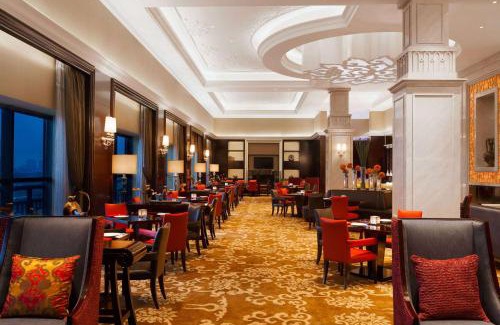Yanta Qu Hotel | Elegant Wyndham Grand Xi'an Residence with Private Pool