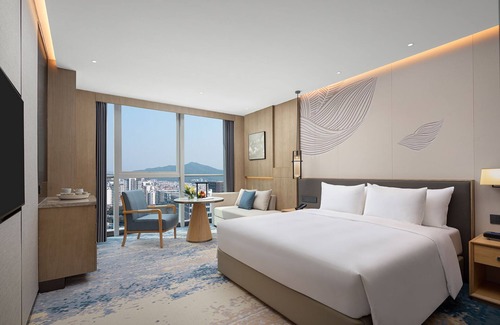 Baiyun Hotel | Top-Rated Junluxe Guangzhou Baiyun with Pool & Restaurant