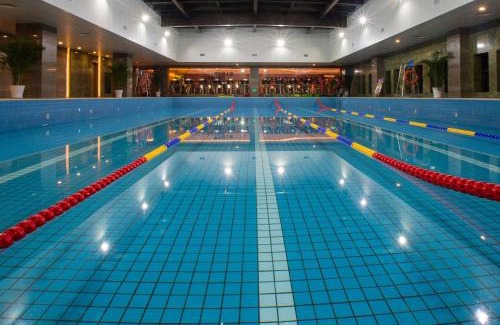 Xiaoshan Hotel | Inviting Wyndham HangZhou East with Pool and Family Amenities
