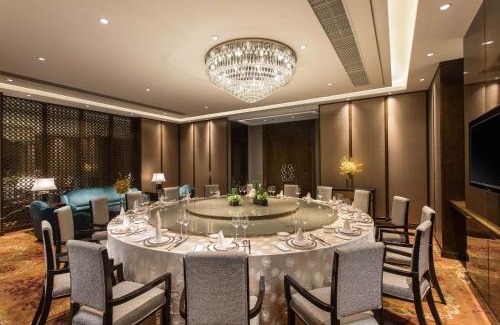 Xiaoshan Hotel | Inviting Wyndham HangZhou East with Pool and Family Amenities