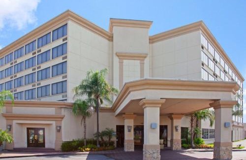 Southeast Houston Hotel | Comfortable Stay at Holiday Inn Houston Hobby Airport