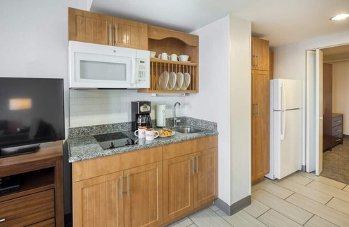 Yachting Village Condo | Wyndham Inn on the Harbor: Cozy 1BR Queen Suite Getaway