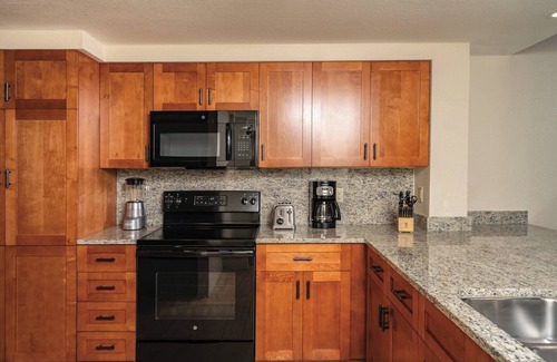 Kahaluu-Keauhou Condo | Wyndham Kona Coast Resort|Three 2BR/2BA Suites - Sleeps 18!