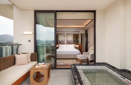 Longmen County Hotel | Comfortable Stay at Wyndham Nankunshan with Pool & Dining