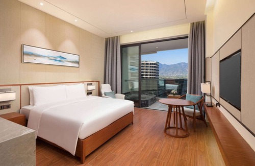 Longmen County Hotel | Comfortable Stay at Wyndham Nankunshan with Pool & Dining