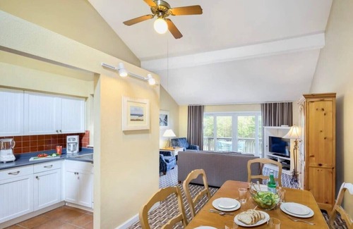 Jamestown Condo | Wyndham Newport Overlook: Oceanfront 2BR King Bed Suite